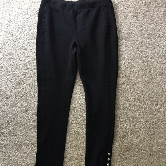 Chic Black leggings with ankle button detail - Picture 3 of 3
